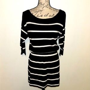 ⚪️⚫️♦️NWT White House Black Market Tunic Dress